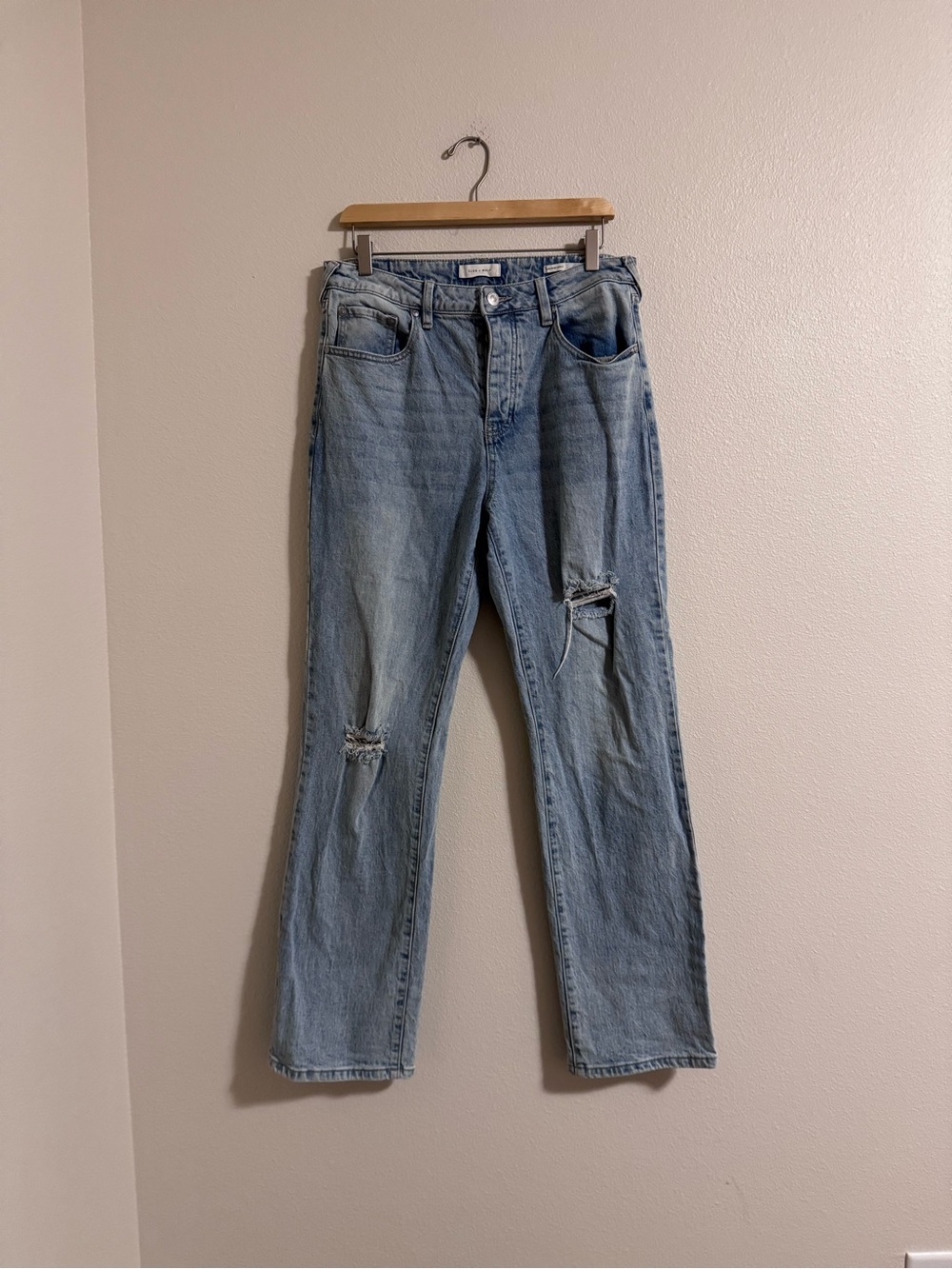 Cleo + wolf Relaxed Light Blue Distressed Jeans